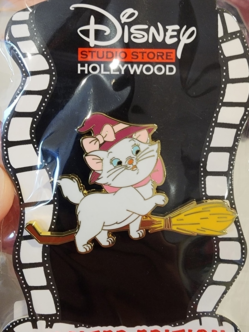Marie The Aristocats Cats On Brooms DSSH Disney Studio Store LE 300 Pin